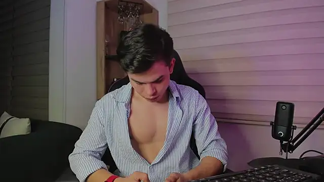 alejooo_twink: онлайн-секс-чат