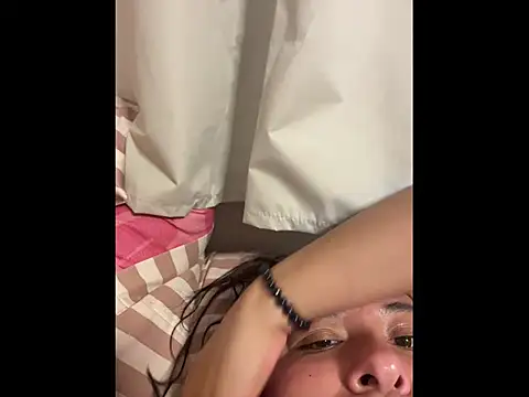 แชท XXX สดของ Nailealipsglossy