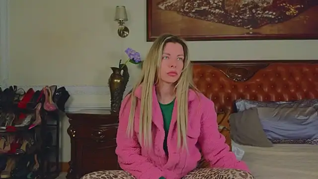 Show modela Real_Tini na web-kameri