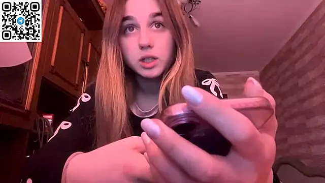 LovelySilk_63's Webcam Show