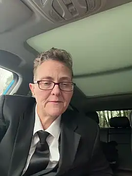 Curvy-Jinx 现场XXX聊天