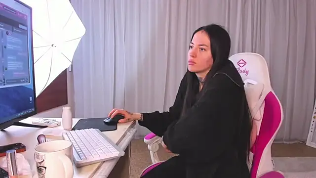 AdrianaCult élő XXX-chatje