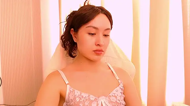 Ann__Cute Adlı Modelin Canlı XXX Sohbeti