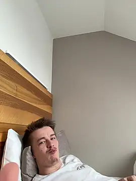 Chatroom XXX en direct de Toyjungee