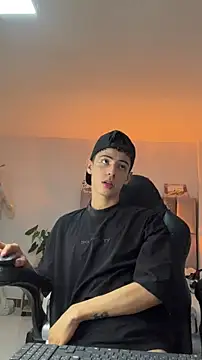 Sebastian_Reed: απευθείας συνομιλία ΧΧΧ