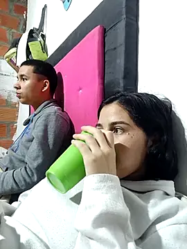 Mia_axelll: διαδικτυακό σόου στην κάμερα