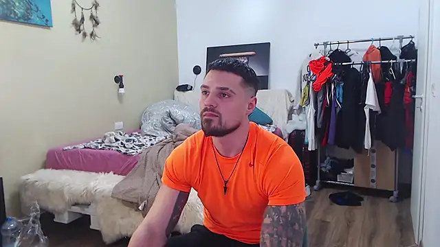 Tiberius_hunk Adlı Modelin Canlı XXX Sohbeti