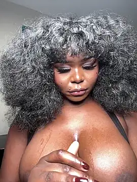 WomanNextdoor1 Show in webcam