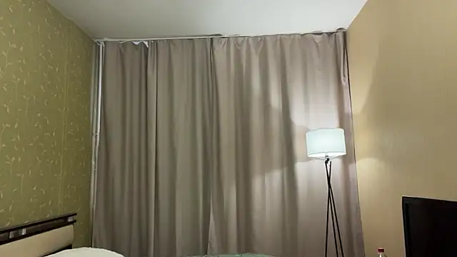 KarlynGow élő XXX-chatje