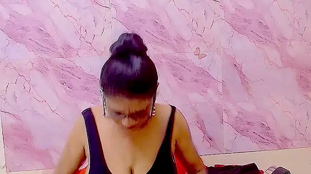 IndianAllure's Live XXX Chat