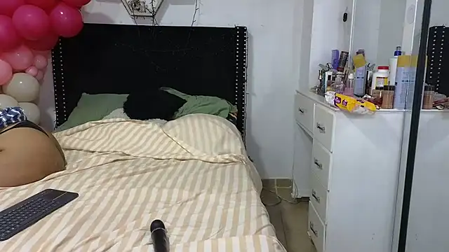 Chat XXX en directo de charlotte_077