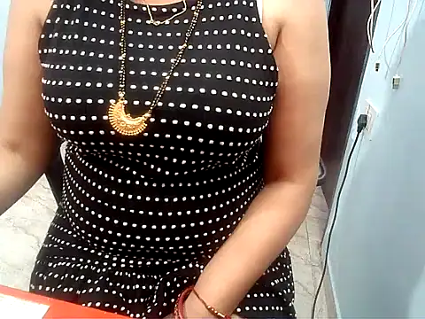 Nagma_housewife Pertunjukan Webcam