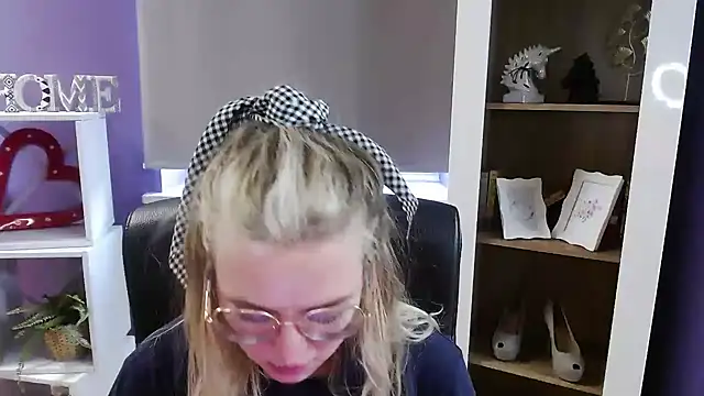 XXX chat uživo modela Zoey_Erotic