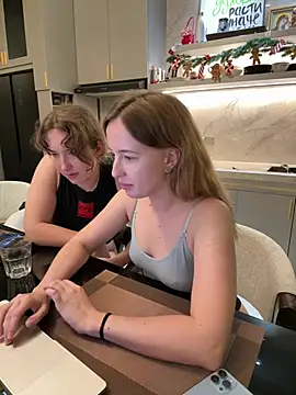 Nura_n_Sarah Pertunjukan Webcam