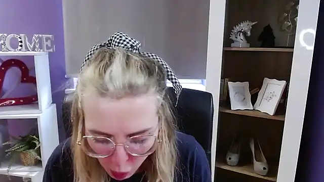 Zoey_Erotic Obrolan Langsung XXX