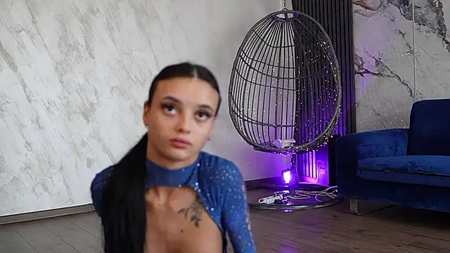 RachelRavee élő XXX-chatje