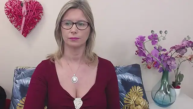 Онлайн чат XXX DoreenSexy