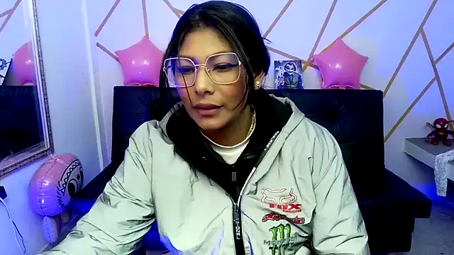 Chat XXX en directo de yvanna__smith