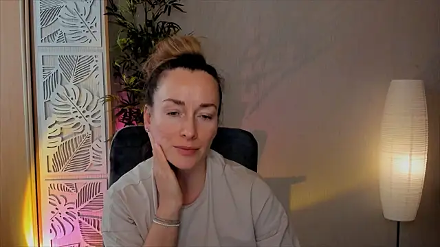 RebeccaMartinez Adlı Modelin Canlı XXX Sohbeti