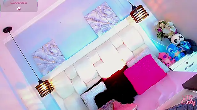 BelovedChain01n Webbikameraesitys