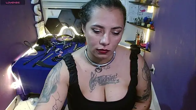 Alexa_Slavehot777 Adlı Modelin Canlı XXX Sohbeti