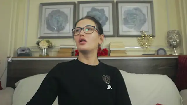 XXX chat uživo modela HellenDesire