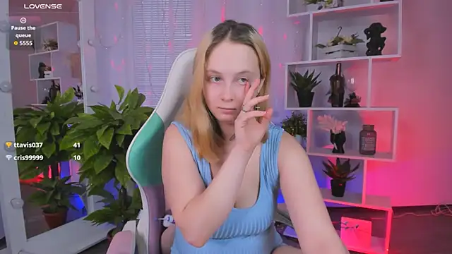 Ketrin_n_ Adlı Modelin Canlı XXX Sohbeti