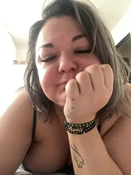 Chatroom XXX en direct de MikyVesela