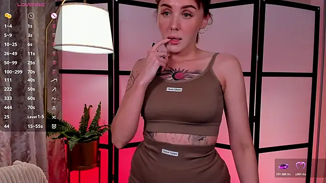 แชท XXX สด  ของ LianaFord