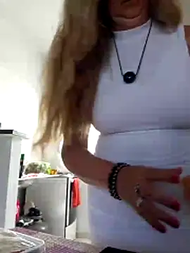 MILEIDE980 Live XXX-chat