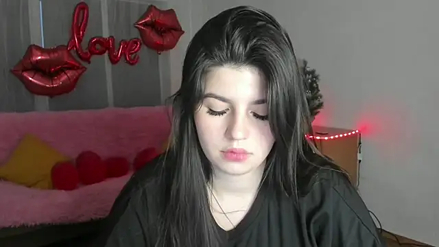 KisaModel Adlı Modelin Canlı XXX Sohbeti