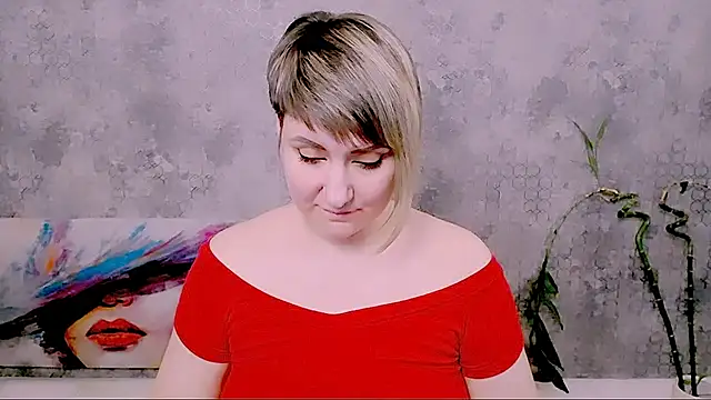 Djullia élő XXX-chatje