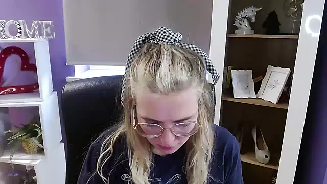 دردشة Zoey_Erotic الجنسية المباشرة