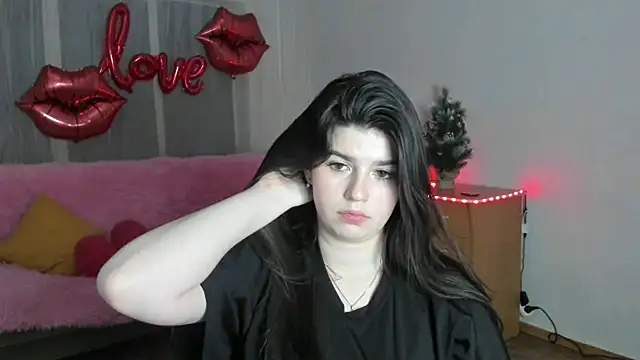 KisaModel Adlı Modelin Canlı XXX Sohbeti