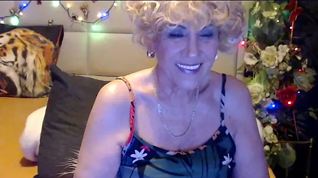 HappyWomanOn 网络视讯表演