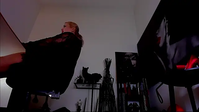 Chatroom XXX en direct de MistressDemi