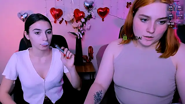 Pokazy przed kamerką – casey_meow_