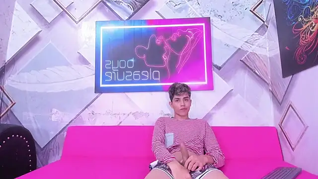 Chat +18 de Roman_cute ao vivo