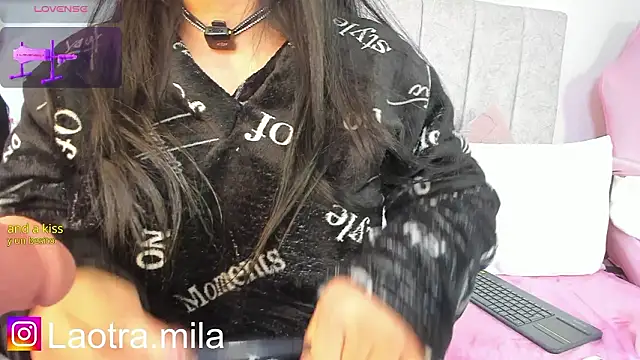 MilaVelour: απευθείας συνομιλία ΧΧΧ