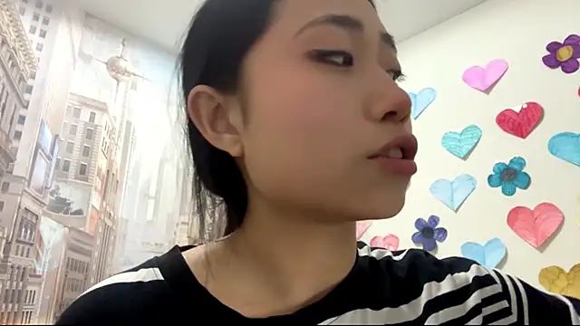 SweetMiaXO: διαδικτυακό σόου στην κάμερα