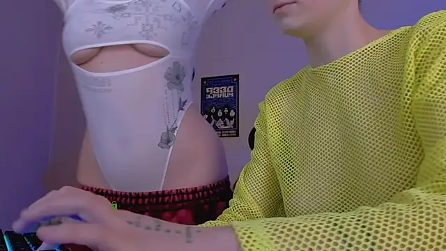 Show modela emi_fade na web-kameri