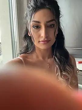 Mia_spicyy Pertunjukan Webcam