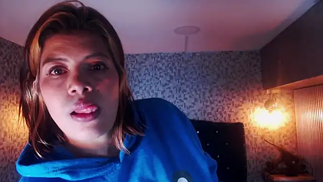 CurvyJulieth's Webcam Show