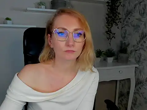 Show modela CinderellaMoon na web-kameri