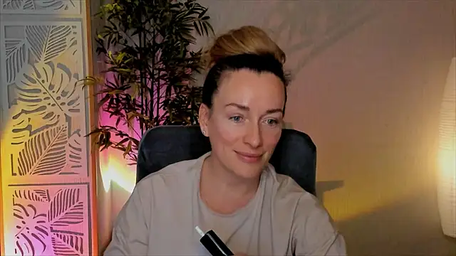 XXX chat uživo modela RebeccaMartinez