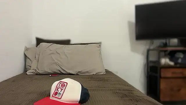 greekmythics: διαδικτυακό σόου στην κάμερα