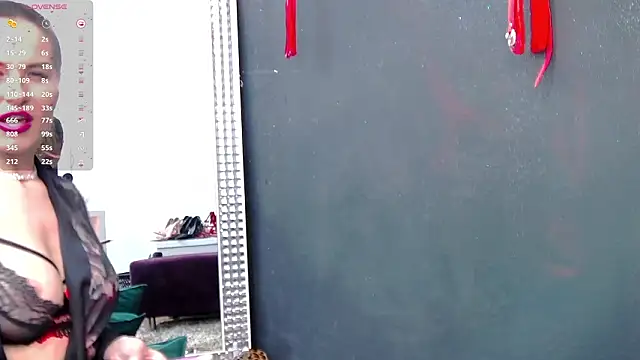 Chat +18 de MiraPleasure_ ao vivo