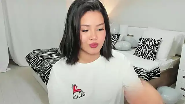 Brunette_Charm élő XXX-chatje