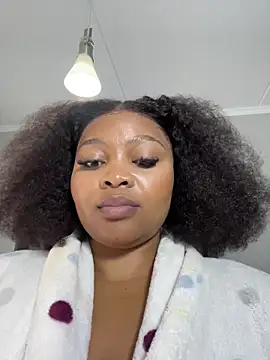 YummyEbonyTits: διαδικτυακό σόου στην κάμερα