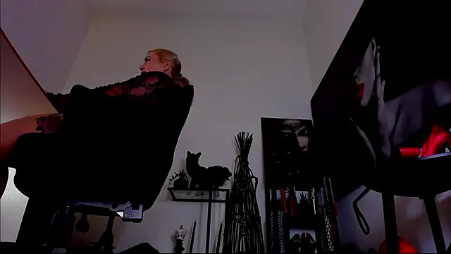 Chatroom XXX en direct de MistressDemi